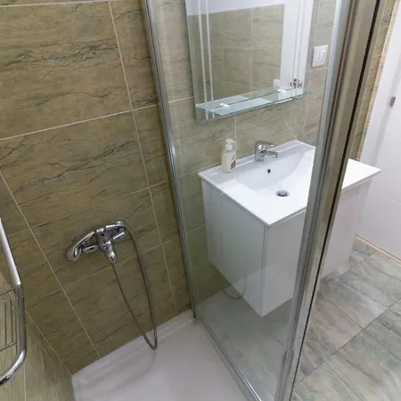 Myl Central - 3Bd + 2Wc + Wifi